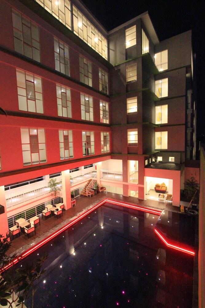 Hotel Fortunagrande Seturan Yogyakarta Eksteriør bilde